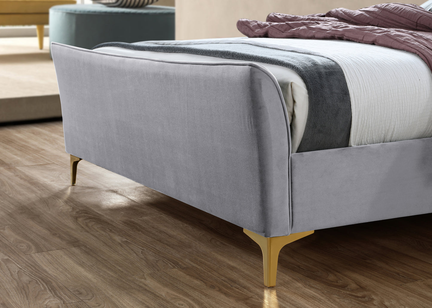 Clover King Bed